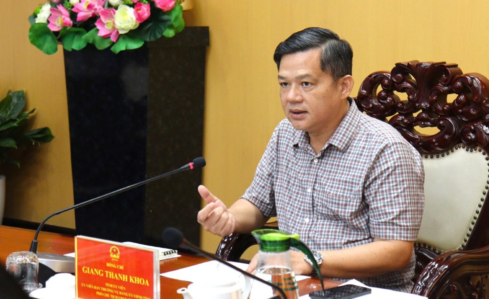 Phó Chủ tịch UBND tỉnh An Giang - Giang Thanh Khoa phát biểu tại cuộc họp nghe báo cáo Đề án tổng thể triển khai Hội nghị APEC. Ảnh: Ngọc Mai